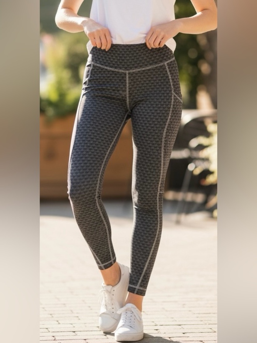 Vineyard Vines Whale Performance Leggings